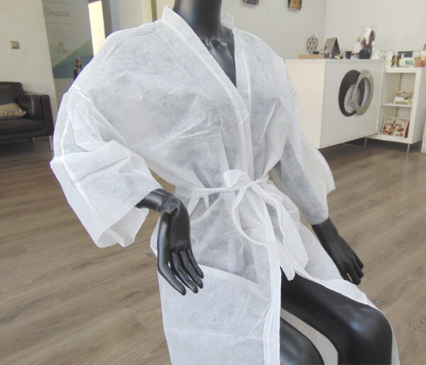 kimonos desechables peluqueria blancos